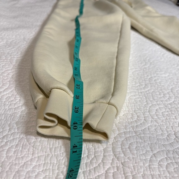 Ami Cream Pocket Detail - Picture 14 of 16